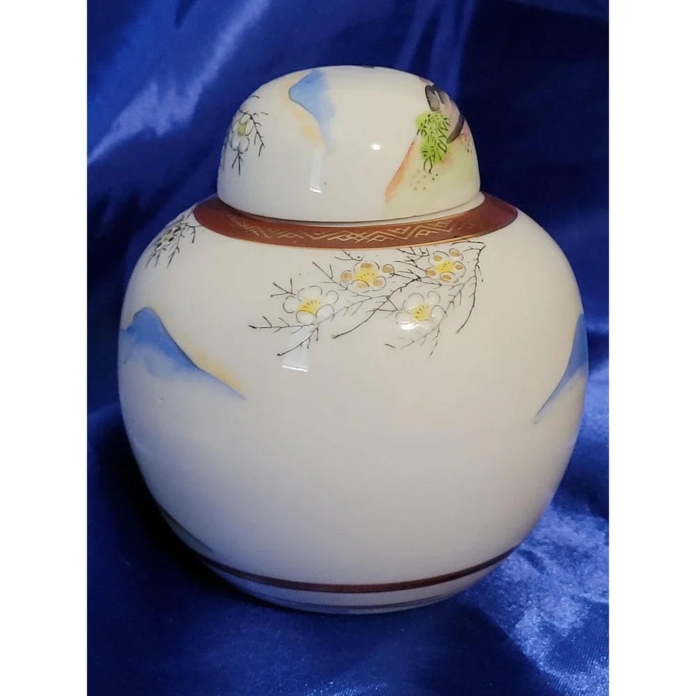 Midcentury Kutani Porcelain Ginger Jar Gold Accents Hand-painted Japan